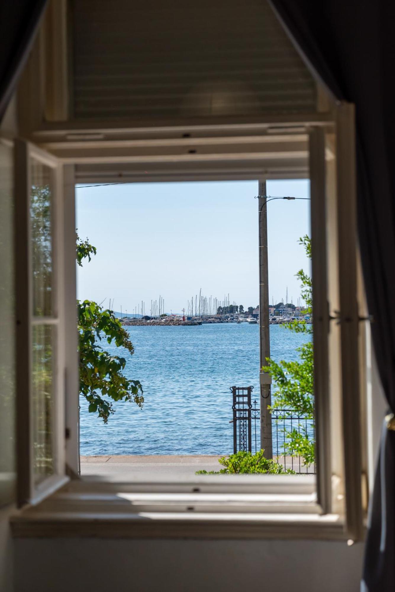 My Vintage By The Beach Apartment *